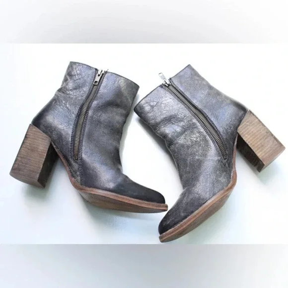 Diba Black Ankle Boots with Brown Heel - Picture 6 of 9